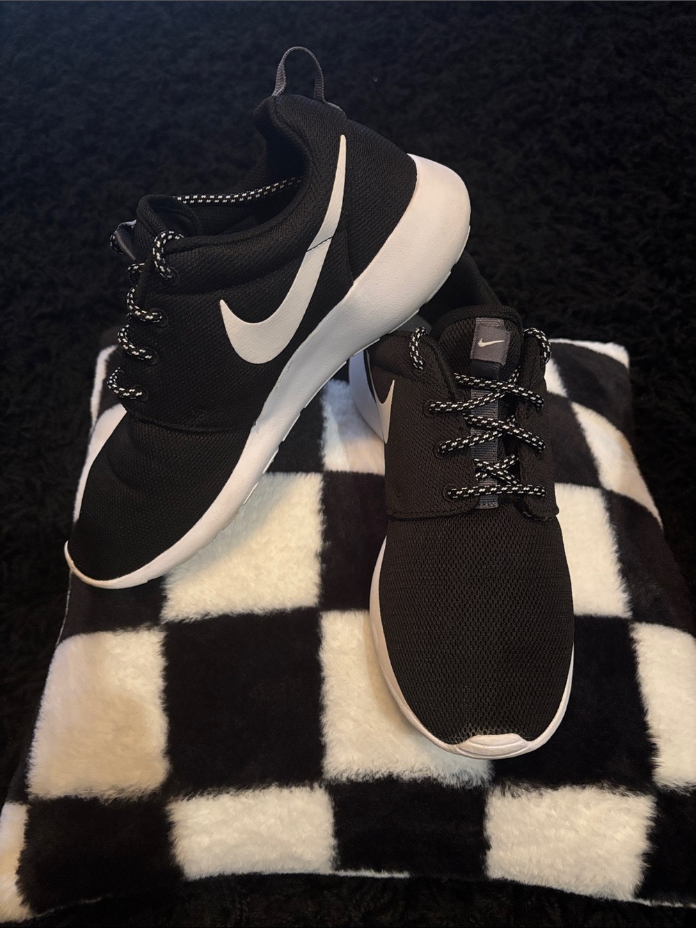 Nike Women Black and White Lightweight Sneaker’s